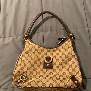 Gucci purse ok condition